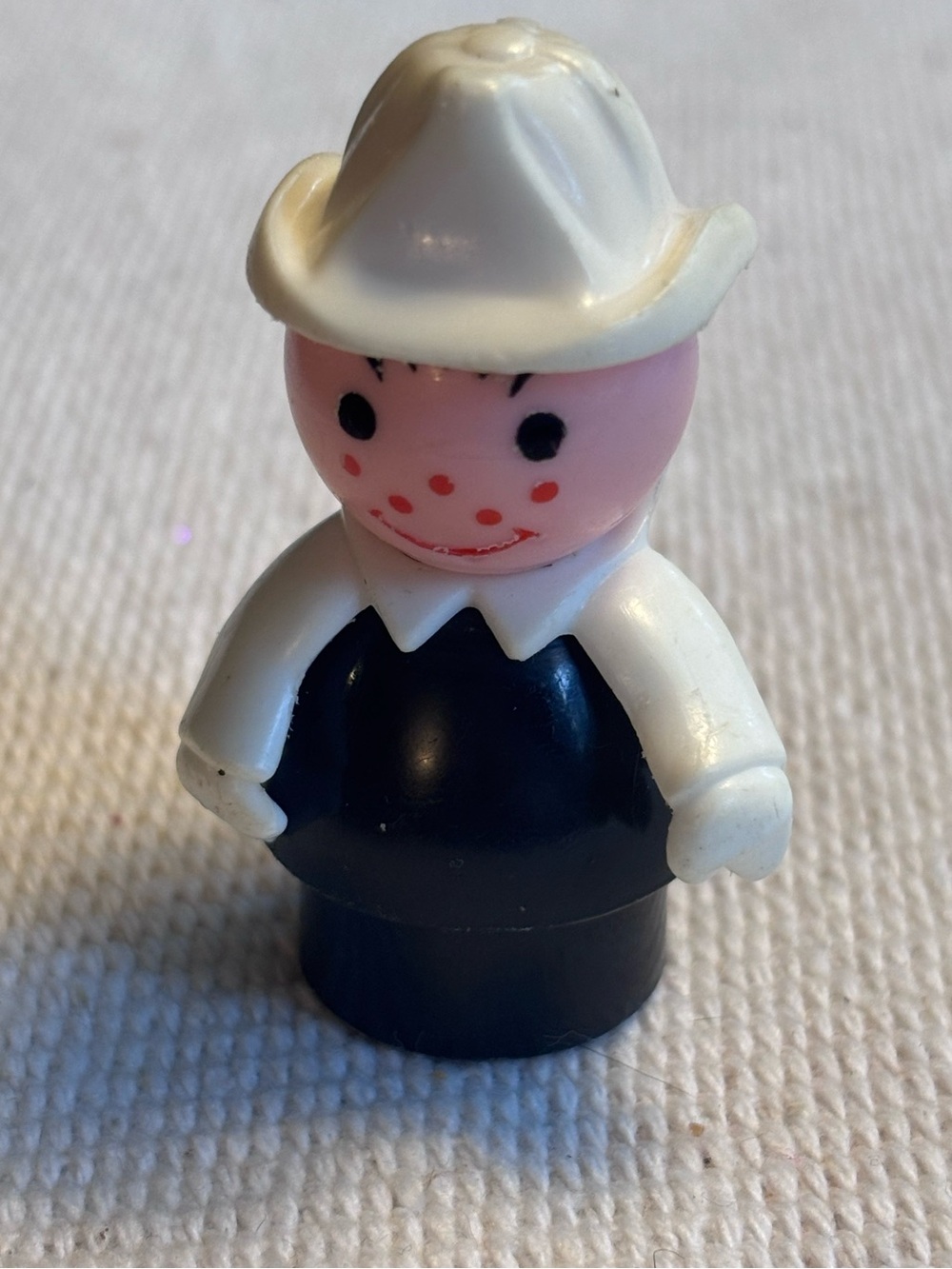 Vintage Fisher Price Little People FIREMAN FIREFIGHTER White Hat & Collar